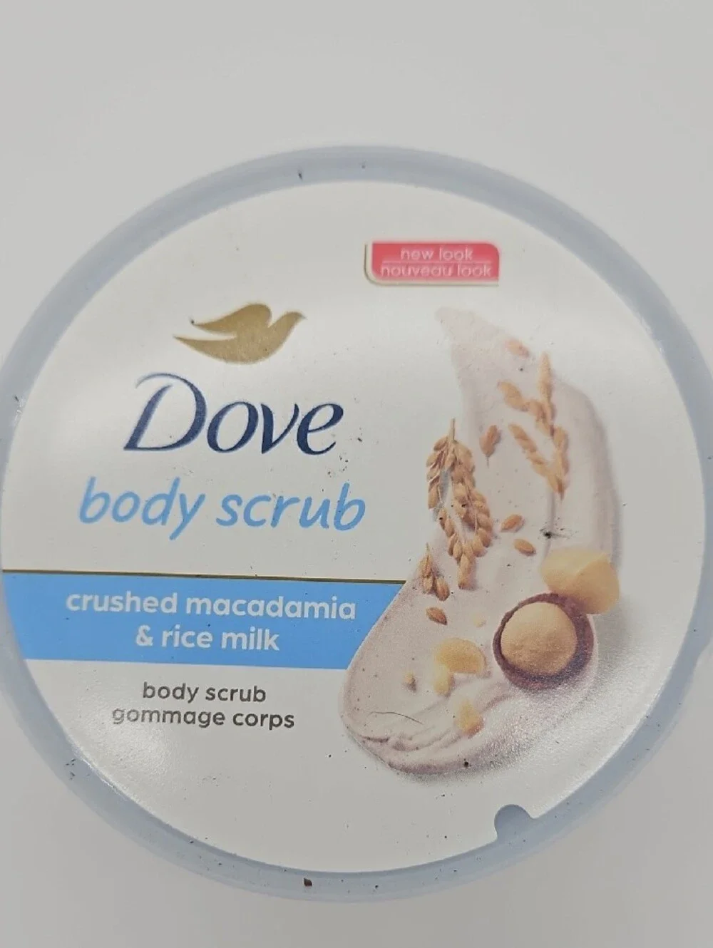 Dove Crushed Macadamia & Rice Milk Body Scrub - Light Blue